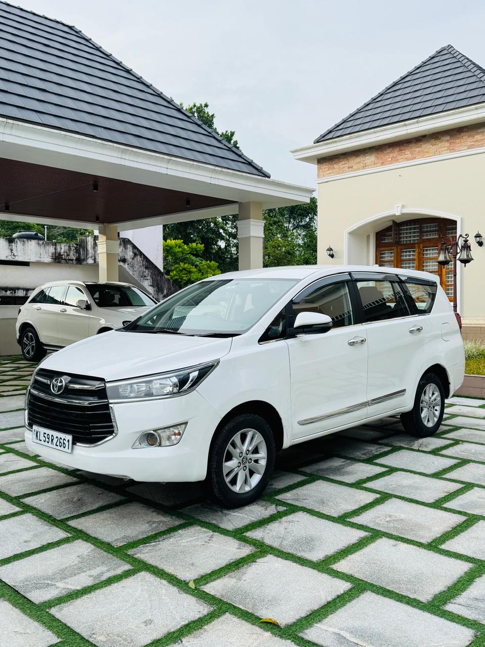 Toyota INNOVA