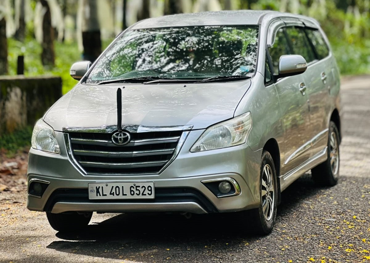 TOYOTA INNOVA V 2015